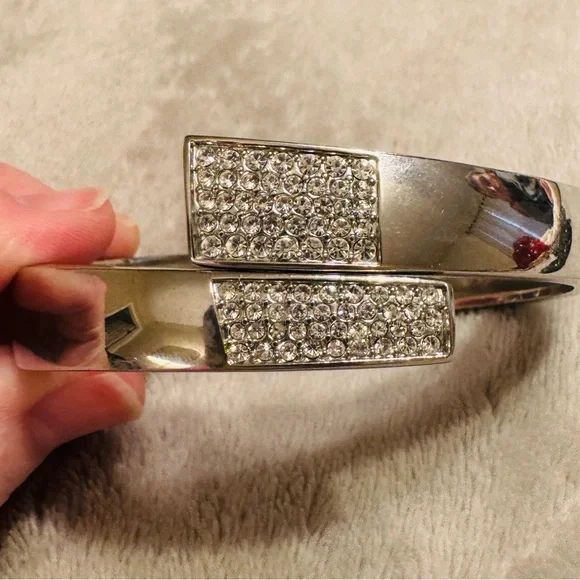 Lia Sophia “Debbie” Cut Crystal Silver Bracelet - Picture 2 of 6